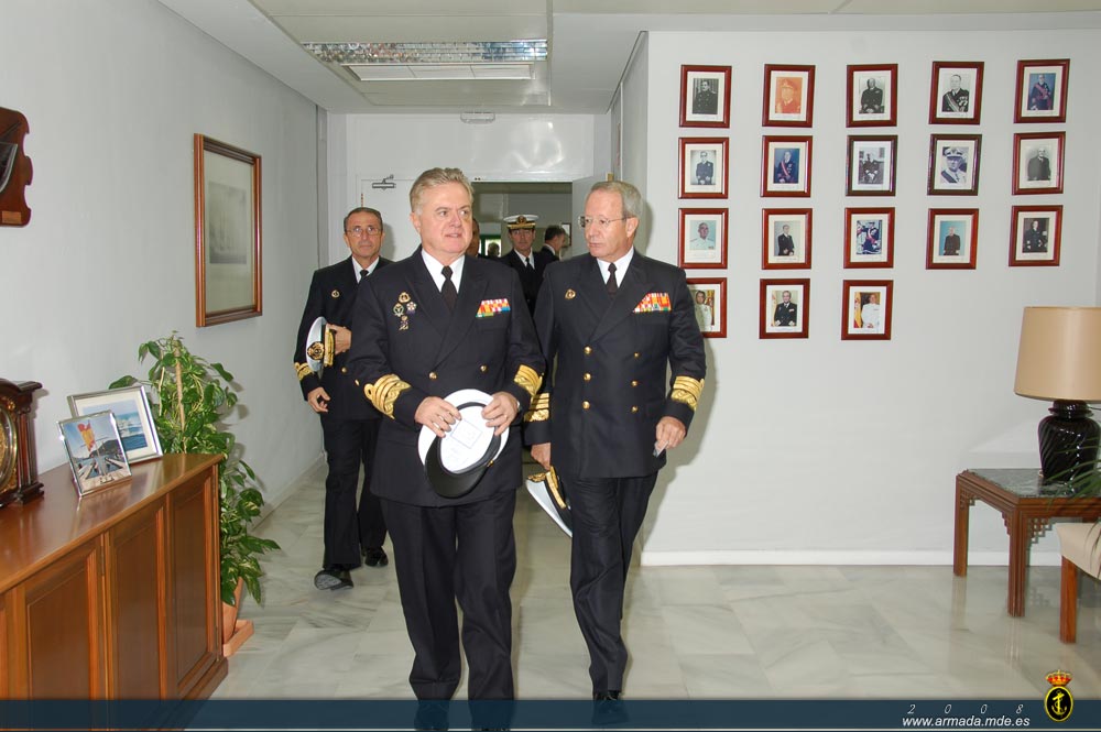 El AJEMA acompañado del ALFLOT en su visita al Cuartel General de la Flota